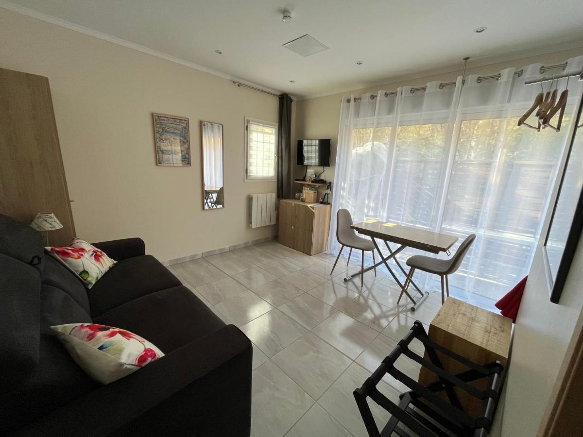 Appartement au calme dans un espace arboré Tourrettes-sur-Loup Esterno foto